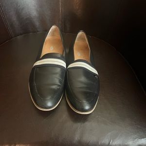 Clarks woman’s black and white loafers EUC.